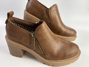 MUK LUKS Lia Boot Women's Dark Tan Block Heel Boot Size 9.5